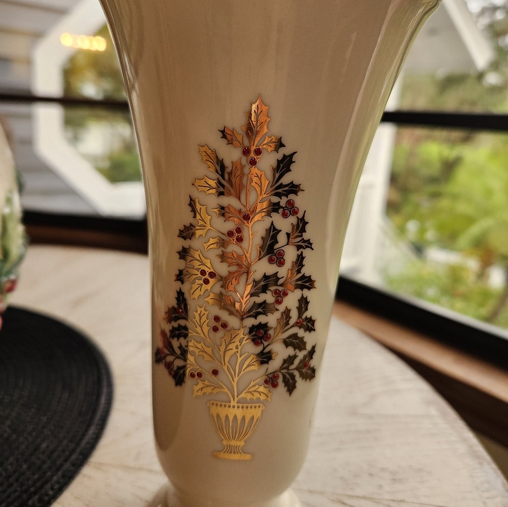 Lenox Eternal Christmas vase